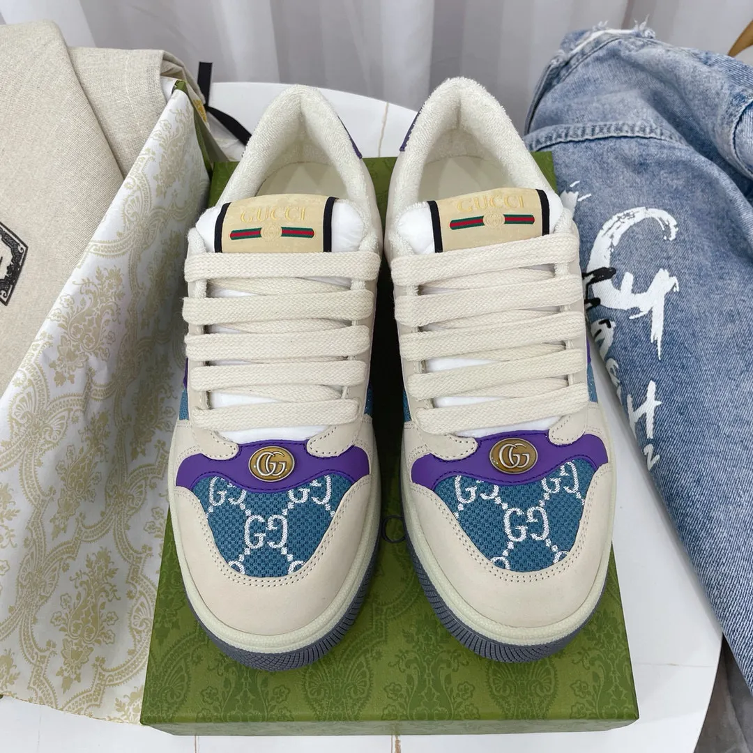 Ex-factory price: 540💰 GUCCI Gucci's newly upgraded back cover lining, top-notch old dirty shoes, classic casual sports shoes for couples, retro sneakers and old G family dirty shoes, updated at the counter simultaneously! ①The shoe upper has the same water-based edge coating process as the original version⚠️The ordinary oil edges on the market have a strong glue feel and are easy to fall off! Grade A first-layer nubuck leather (with pores)/matching computer embroidered double G cloth, high-density terry velvet lining. ② A PVC transparent small round mark sealing line is added to the details of the midsole. The mold is opened six times and the jewelry craftsmanship is used to customize the two-color double G buckle, striving to be the same as the original version. A pair of buttons is more than three times more expensive than ordinary buckles on the market. ③An old two-color washable label, the chip is placed on the outer waist of the right foot, the entire shoe is completely hollowed out with rubber technology, TUP material (rubber to distinguish the market) with the latest green packaging from the counter, 3D printed handbag, and a pair of shoelaces. There is no pressure when entering and exiting the counter. You can buy a 1:1 accurate replica of the original version and modify and upgrade it repeatedly. The details are perfectly restored, the materials are all customized, and they are truly top-notch. Please look at the details clearly to identify the quality. Upper: First-layer frosted cowhide/embroidered double G cloth. Lining: original high-density velvet lining. Foot pads: original pearlescent sheepskin. Outsole: private molded vacuum TPU material. Packaging: original top-grade full set packaging at the counter. Shoe size: women's size 35-40, men's size 39-44 (men's size 38, 45🉑️customized, non-returnable)